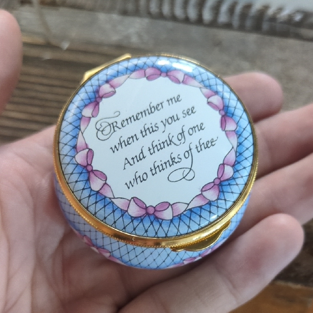 Staffordshire Enamels Hand Painted Remember Me Trinket Box